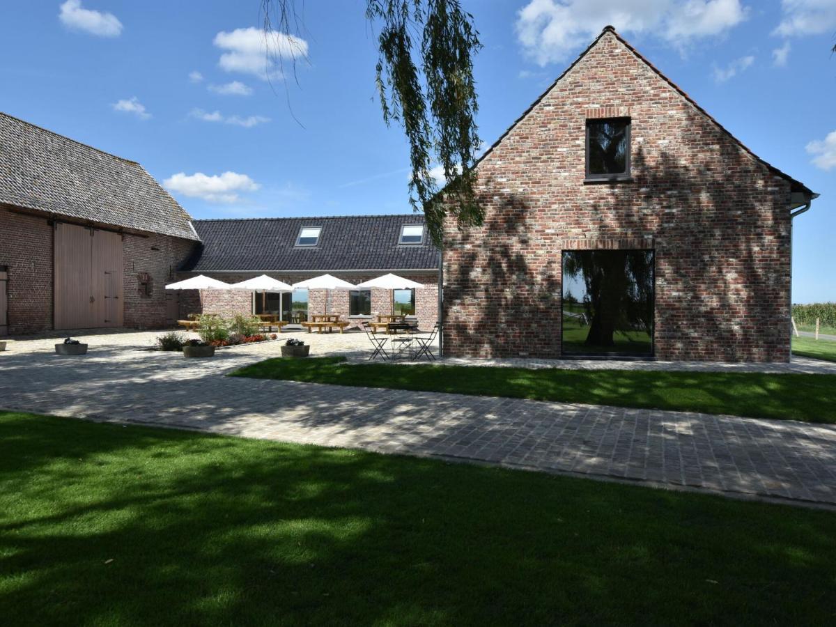 Spacious Holiday Home With Pond In Poperinge Roesbrugge-Haringe 외부 사진