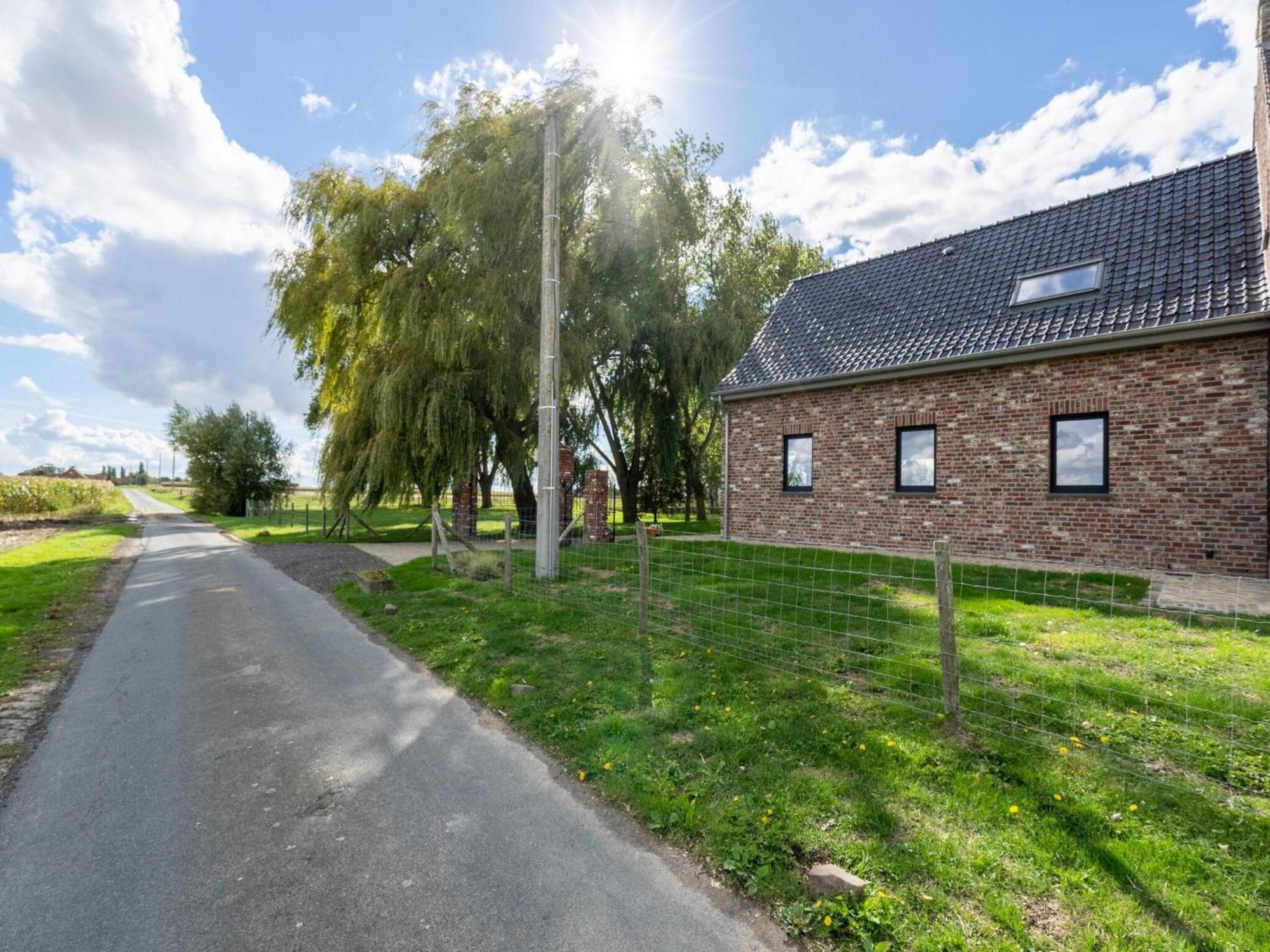 Spacious Holiday Home With Pond In Poperinge Roesbrugge-Haringe 외부 사진