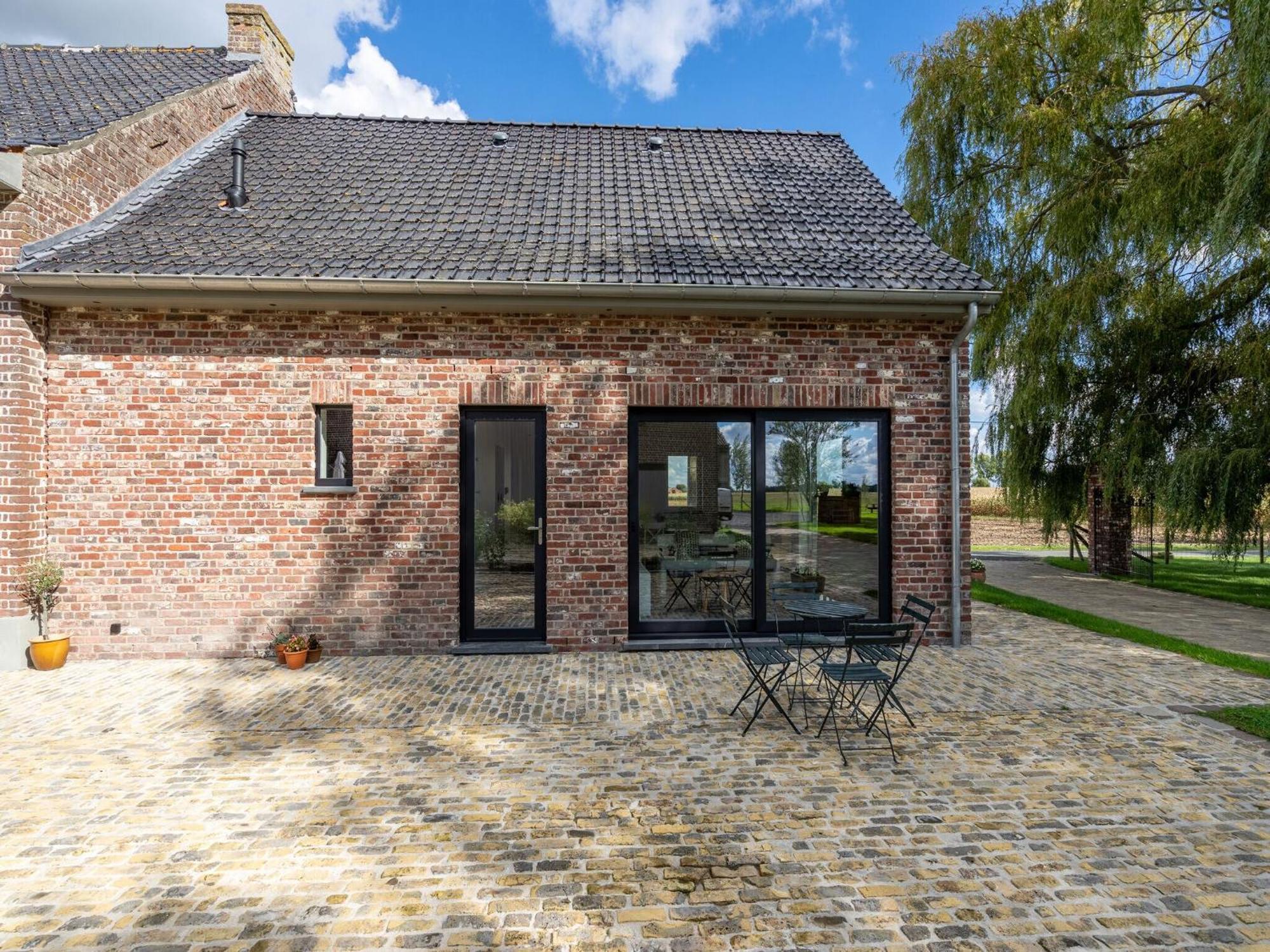 Spacious Holiday Home With Pond In Poperinge Roesbrugge-Haringe 외부 사진