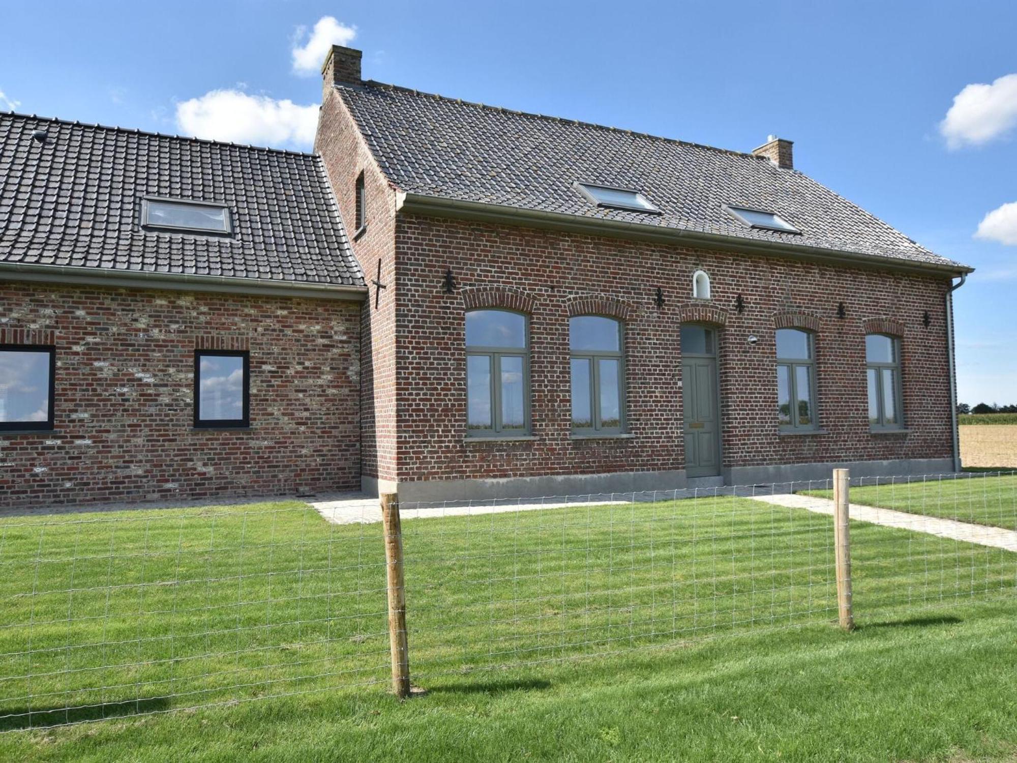 Spacious Holiday Home With Pond In Poperinge Roesbrugge-Haringe 외부 사진