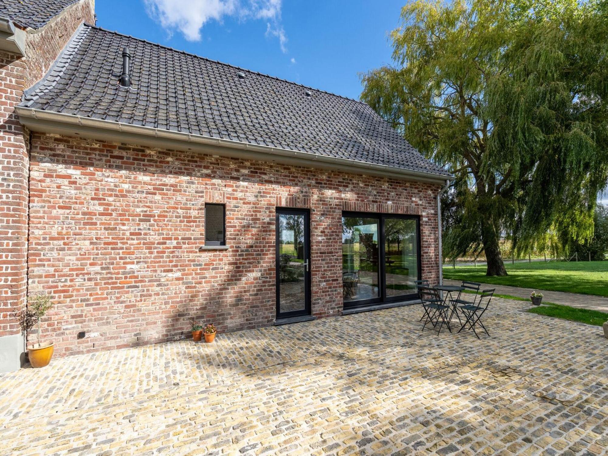 Spacious Holiday Home With Pond In Poperinge Roesbrugge-Haringe 외부 사진